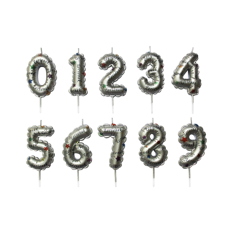 Velas de renda com letras prateadas